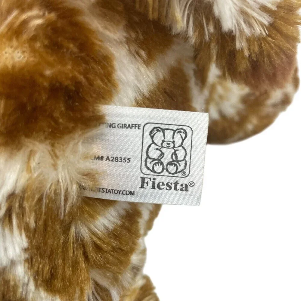 Fiesta Sitting Giraffe 15